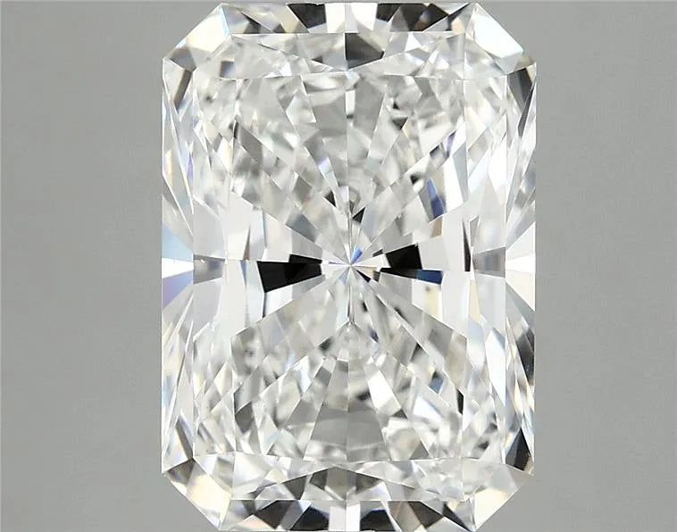 4.18ct Radiant Lab Grown Diamond (Colour E, Clarity VS2, IGI Certified)