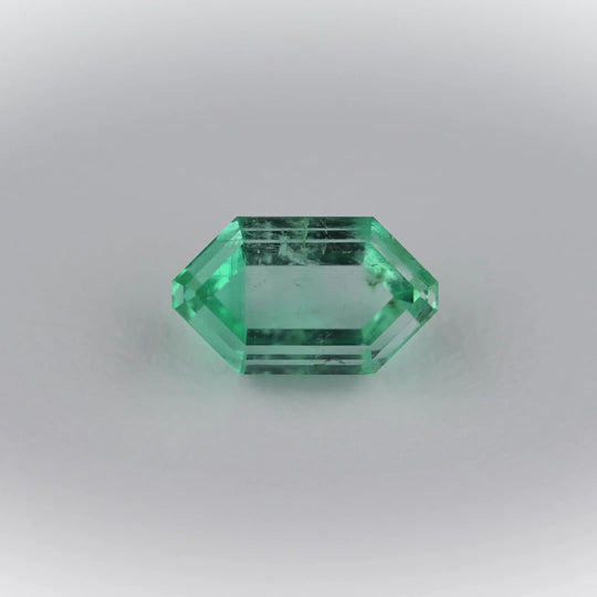 0.92ct Octagonal Natural Emerald (Colour Green, Clarity Eye Clean, Cut Faceted)