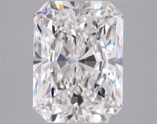 2.51ct Radiant Lab Grown Diamond (Colour E, Clarity VVS1, IGI Certified)