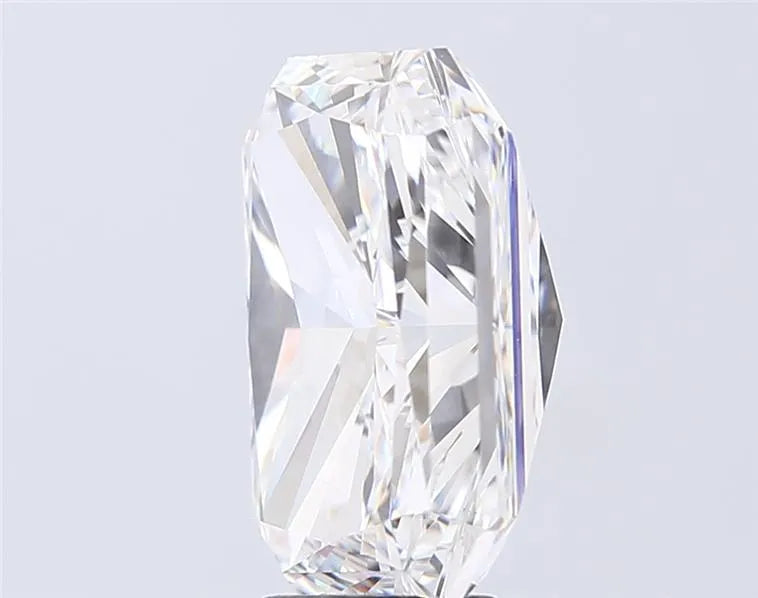6.99ct Radiant Lab Grown Diamond (Colour D, Clarity VVS2, IGI Certified)